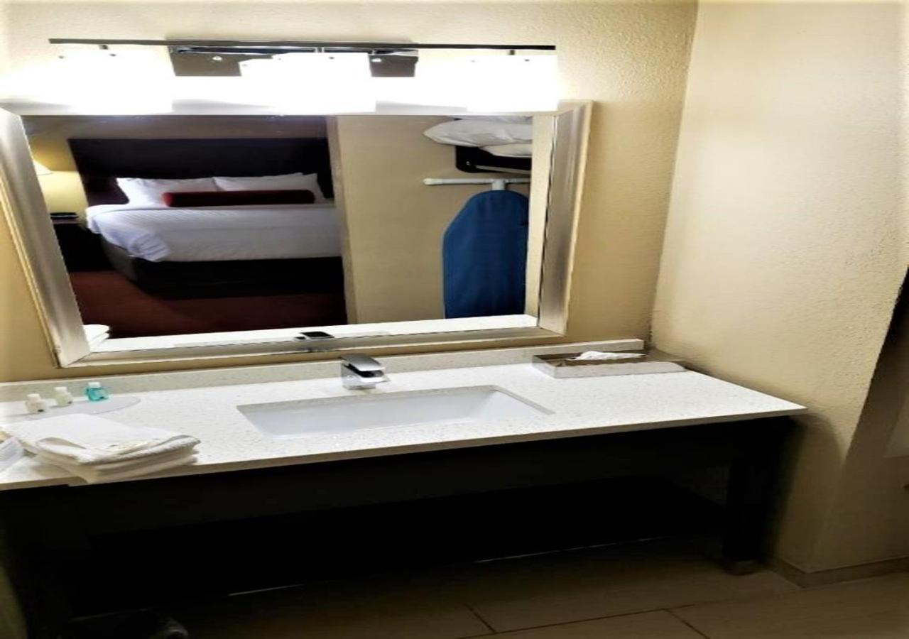 Quality Suites Nashville Airport Exteriör bild
